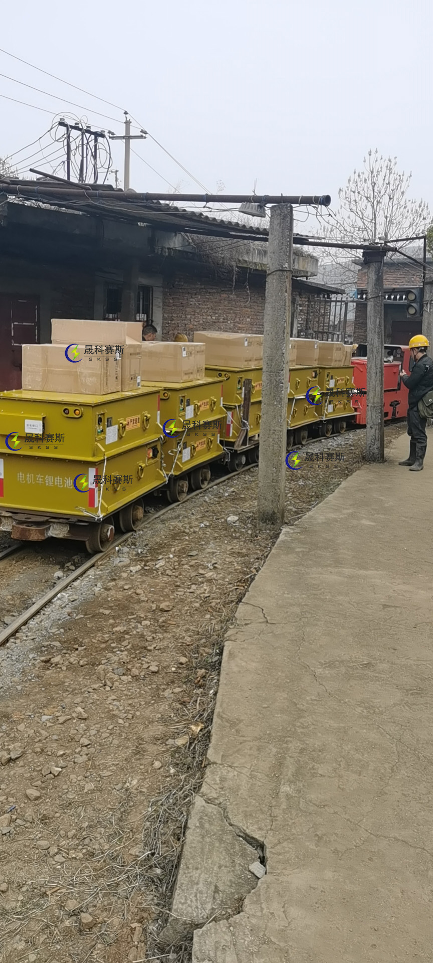 10臺晟科賽斯電機車鋰電池51.2V300Ah順利達到山西客戶手中 10臺晟科賽斯電機車鋰電池51.2V300Ah順利達到山西客戶手中