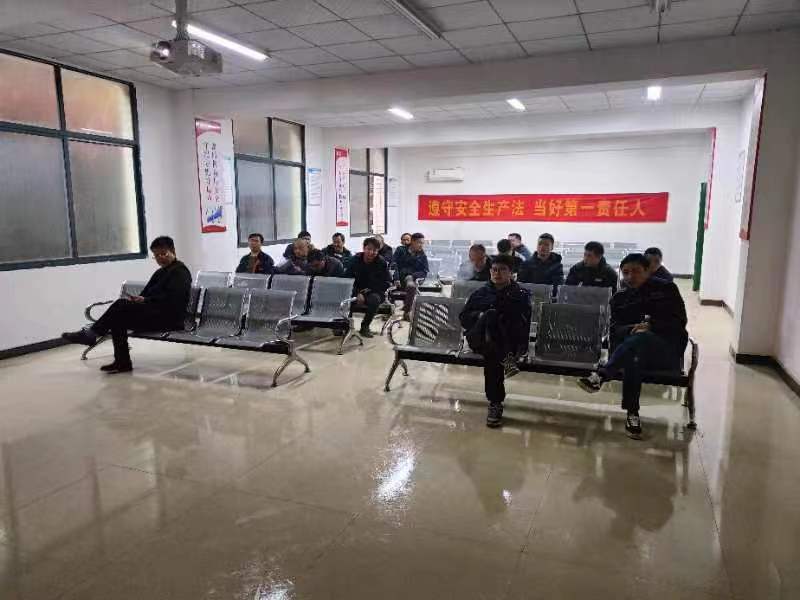 我司周總給湖南黃金大萬礦業(yè)培訓(xùn) 我司周總給湖南黃金大萬礦業(yè)培訓(xùn)