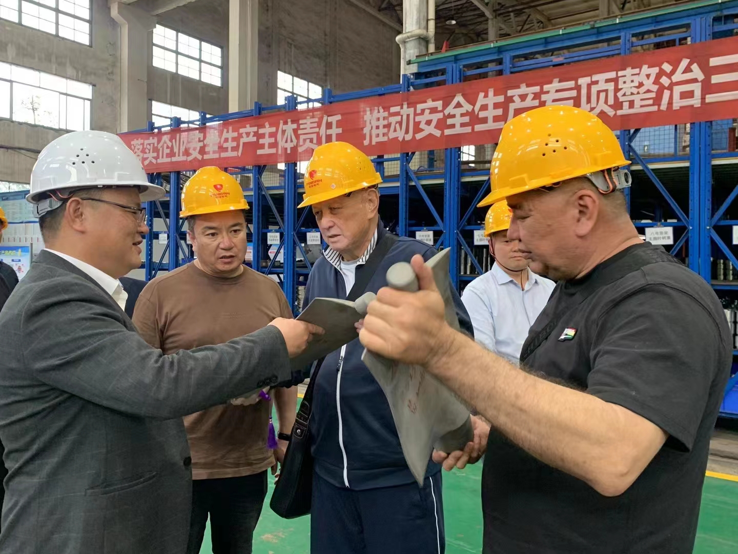 吉爾吉斯斯坦普里木夫、塔萊別克、烏魯克等貴賓一行蒞臨指導(dǎo)考察